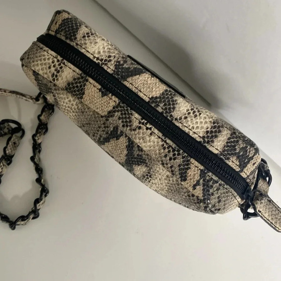 KELLY WYNNE Snake Embossed Leather Camera Bag - Picture 4 of 9